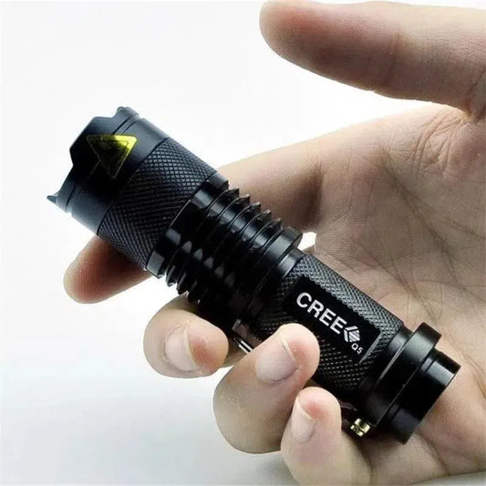 SK68 Cree XPE Q5 Zoomable LED Flashlight